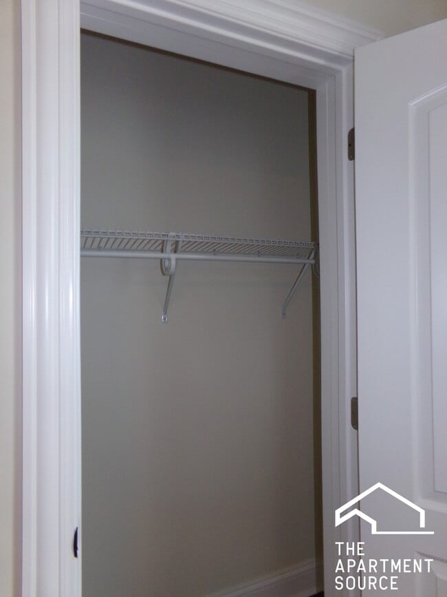 Building Photo - 918 Green Bay Rd