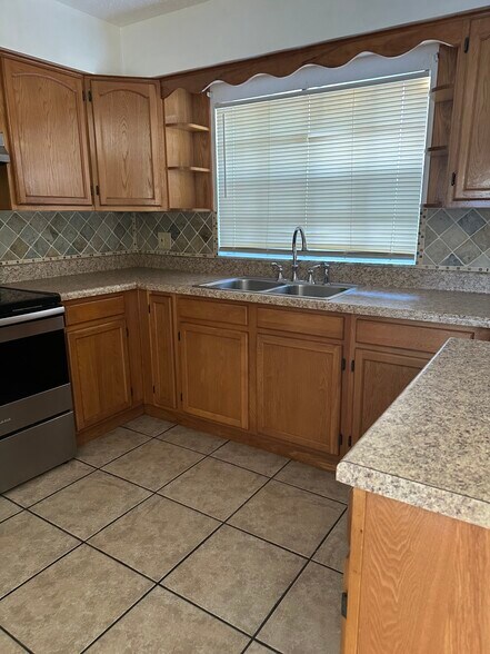 Building Photo - 10035 N 53rd St