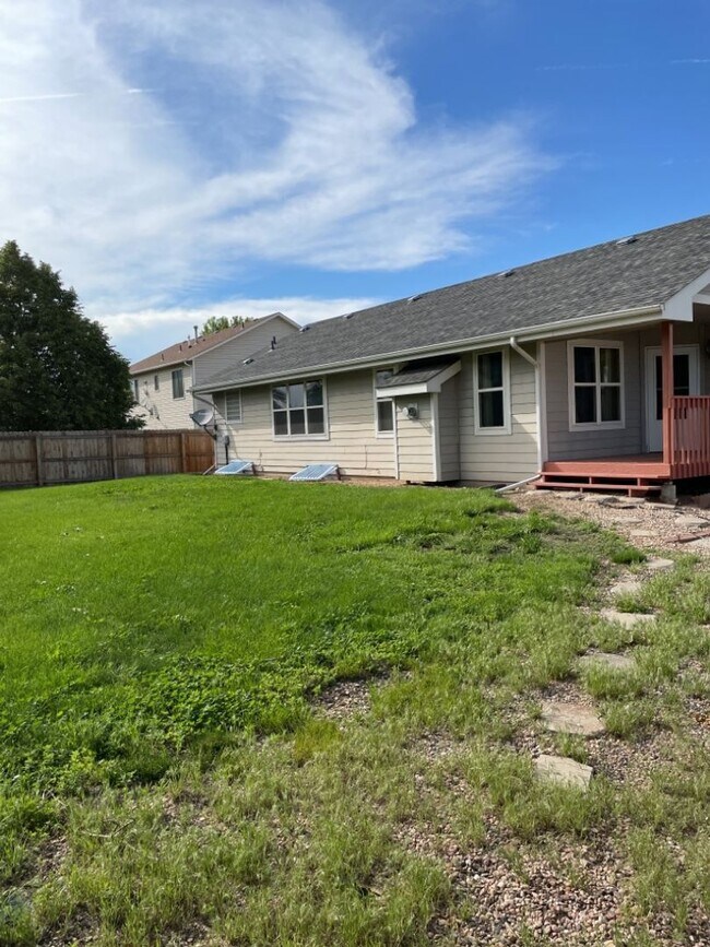 Building Photo - 4 Bed 2.5 Bath Home in Windsor