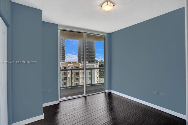 Building Photo - 480 NE 30th St