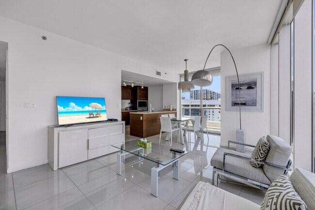 Building Photo - 485 Brickell Ave