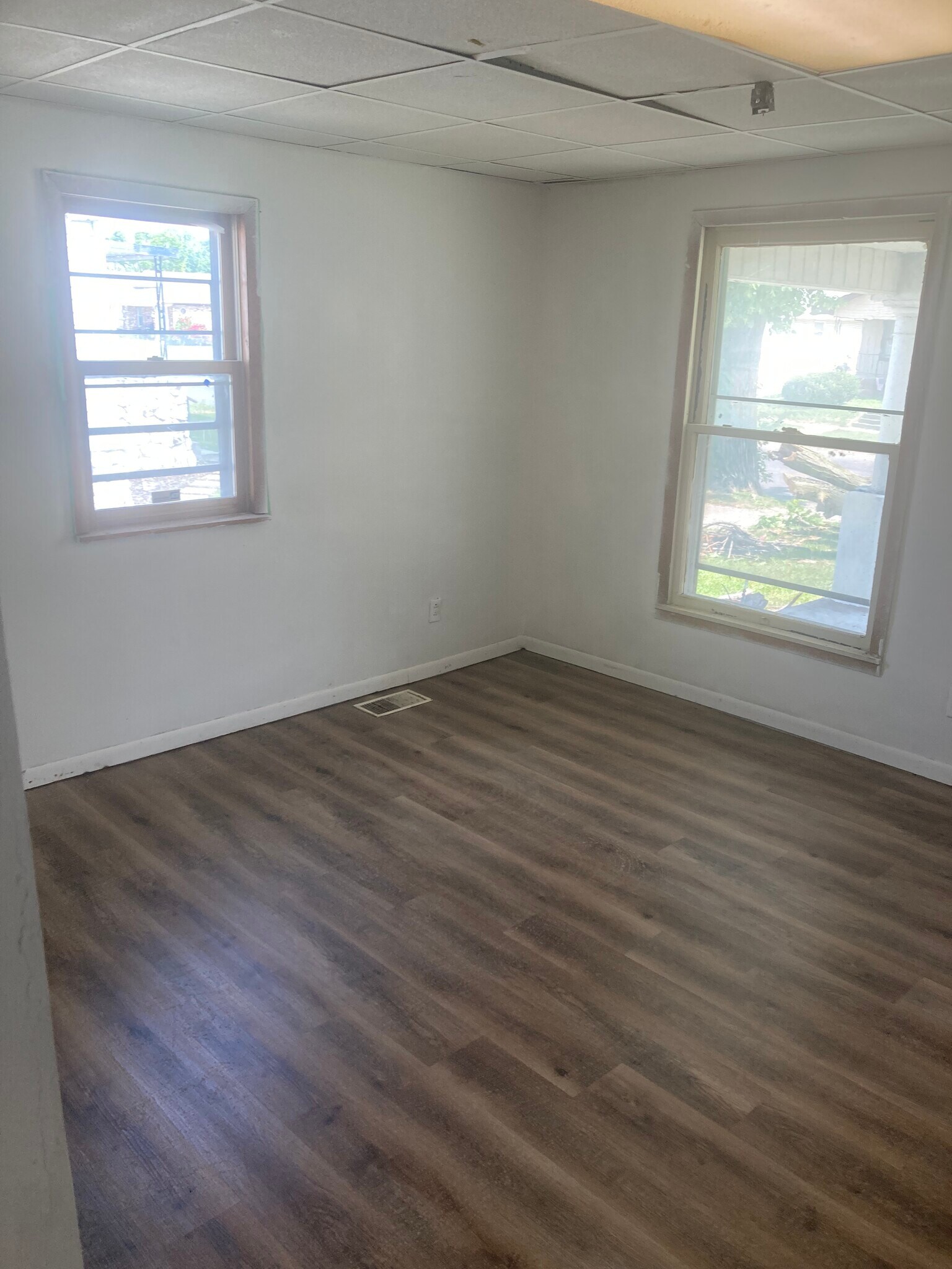 Living Room - 1024 E North St