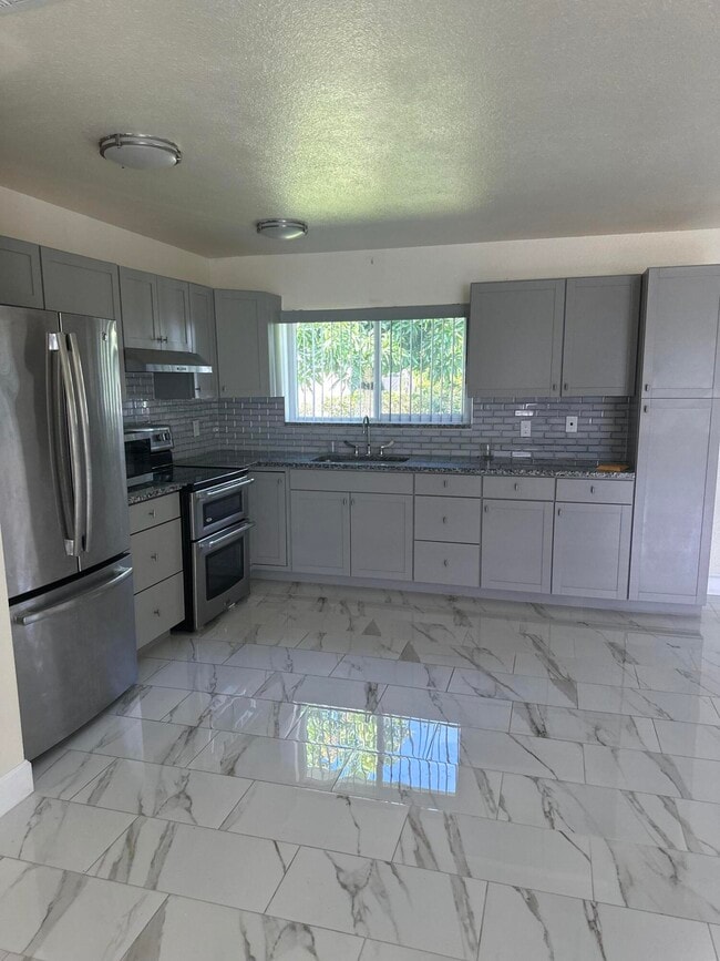 Building Photo - 1592 SE Burning Ct