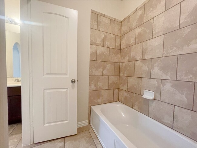 Building Photo - 16702 White Hyacinth Ct