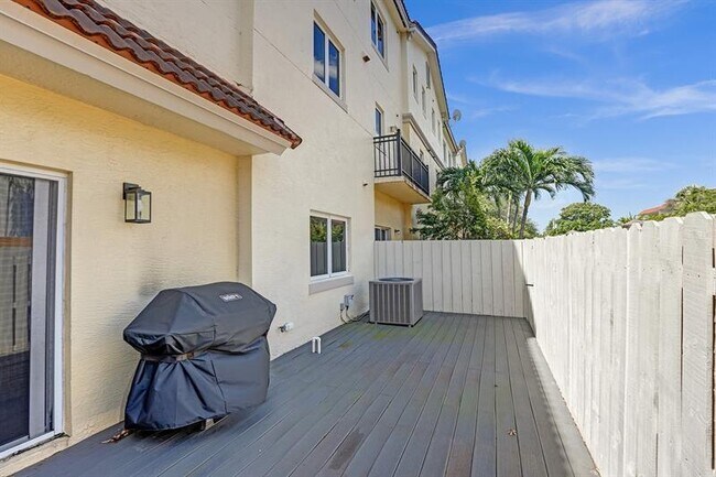 Building Photo - 1861 Coral Heights Blvd