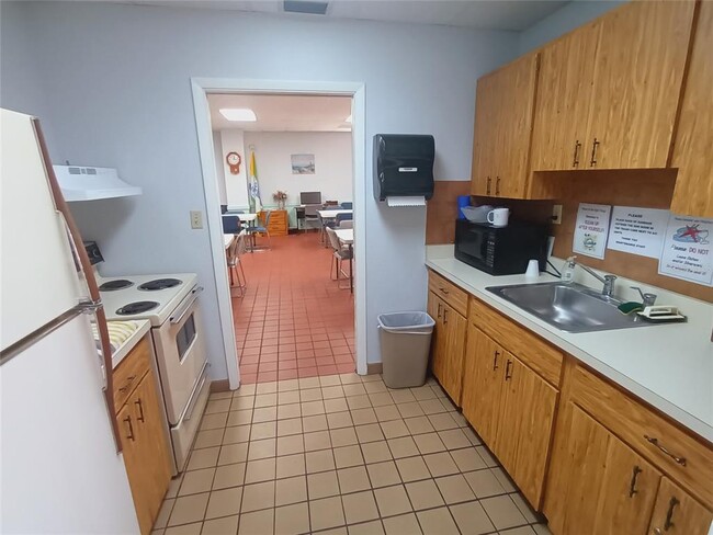 Building Photo - 5221 Beechmont Ave