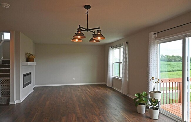 Building Photo - Spacious Elegance Meets Modern Comfort In ...