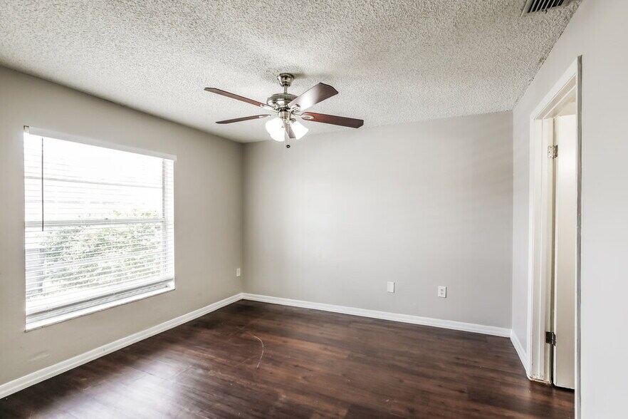 Building Photo - 18221 NW 40th Ct