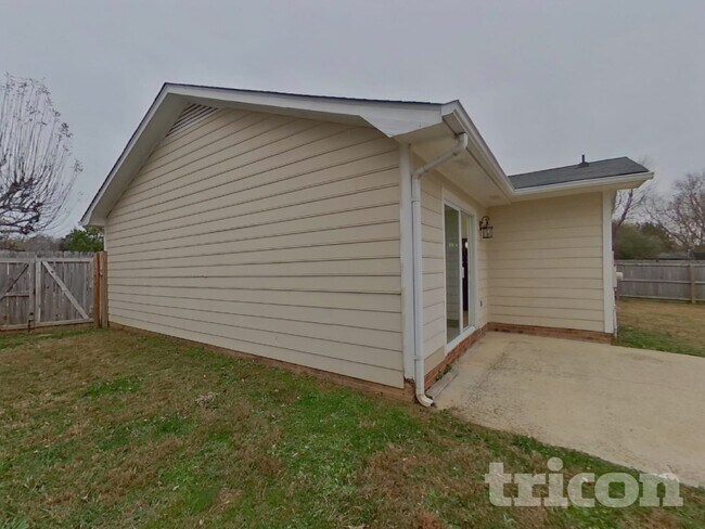 Building Photo - 2500 Justin Ct