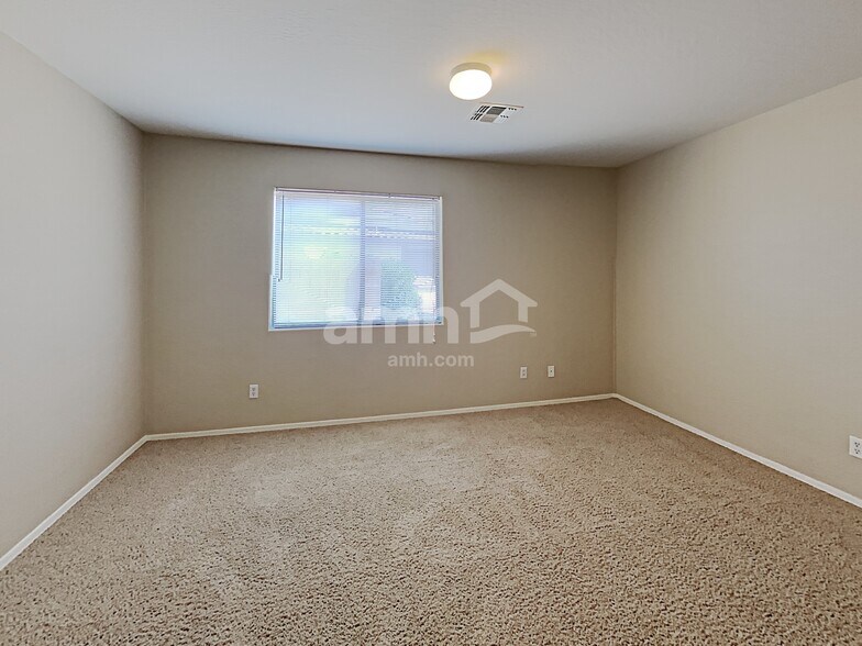 Building Photo - 7504 S Sunrise Way