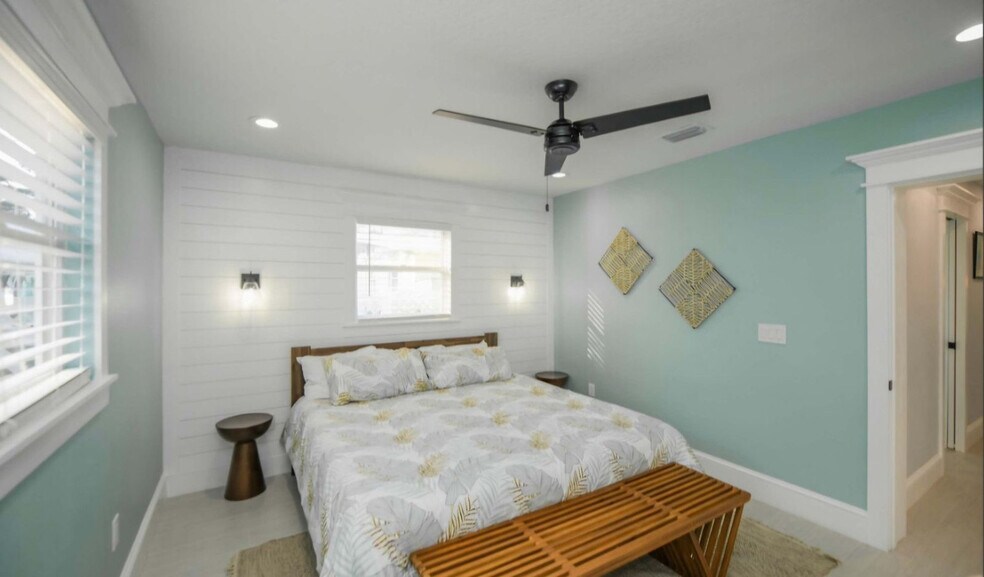 Building Photo - 613 Fern St