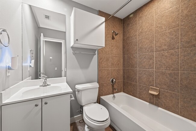 Building Photo - 6911 Yellowstone Way Dr