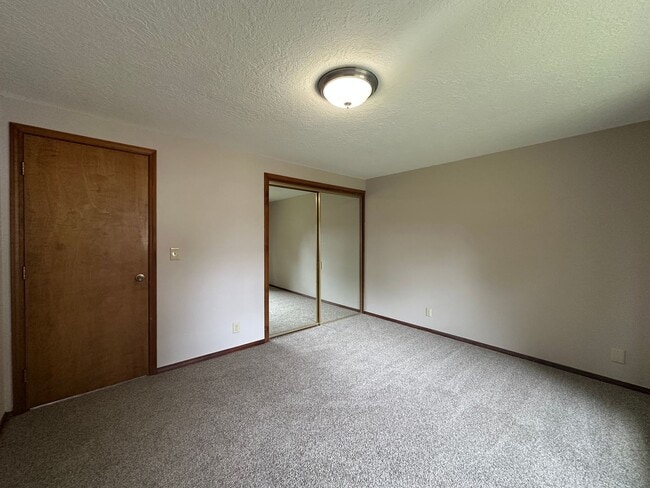 Building Photo - Updated Three Bedroom Home in North Salem