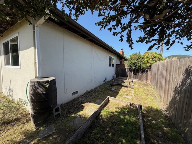 Building Photo - RENTED - 3 Bedroom Ranch Style Home in El ...