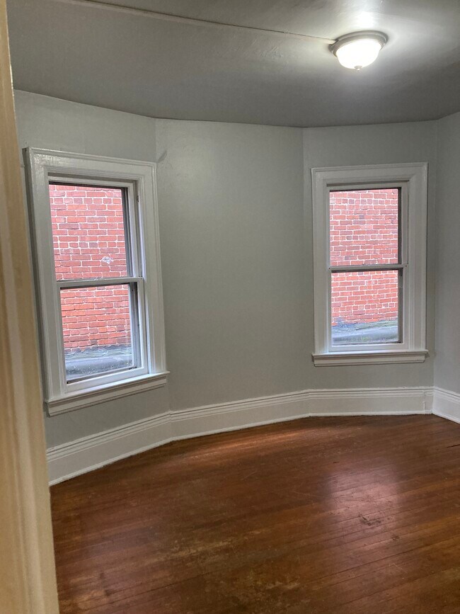 Building Photo - 833 Tonawanda St