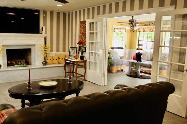 Building Photo - 2041 E Gary Cir