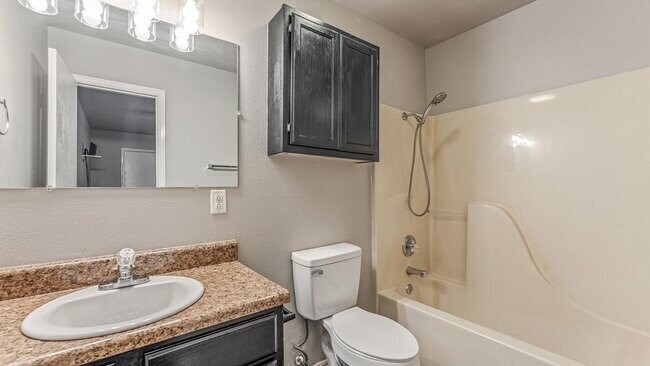 Building Photo - Newly Remodeled 2-Bed, 2-Bath Duplex