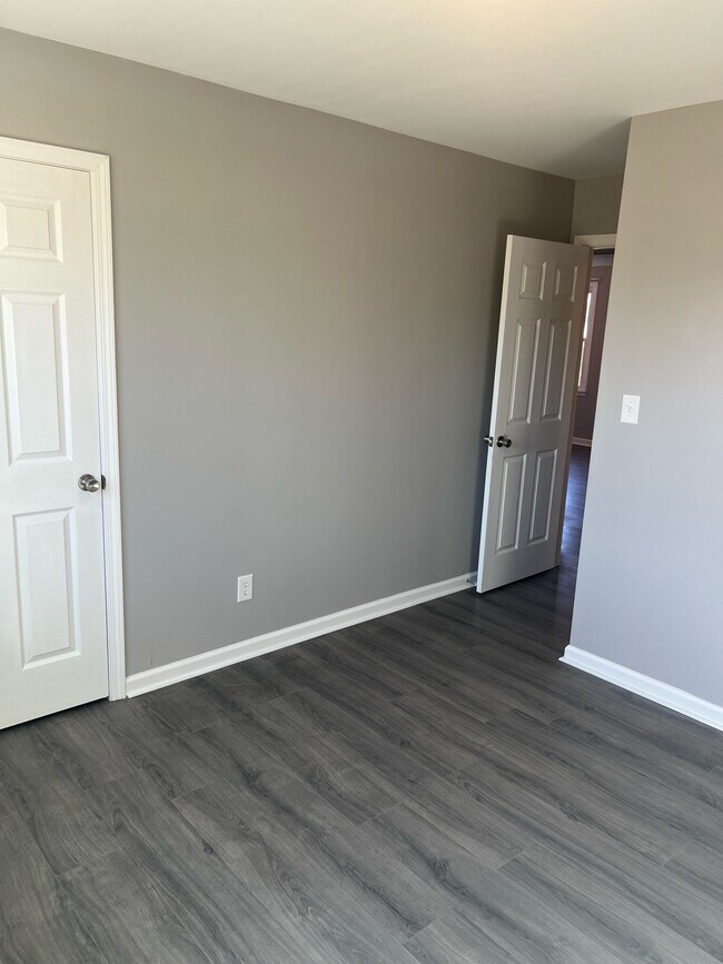 Building Photo - 1068 Edgewood Way