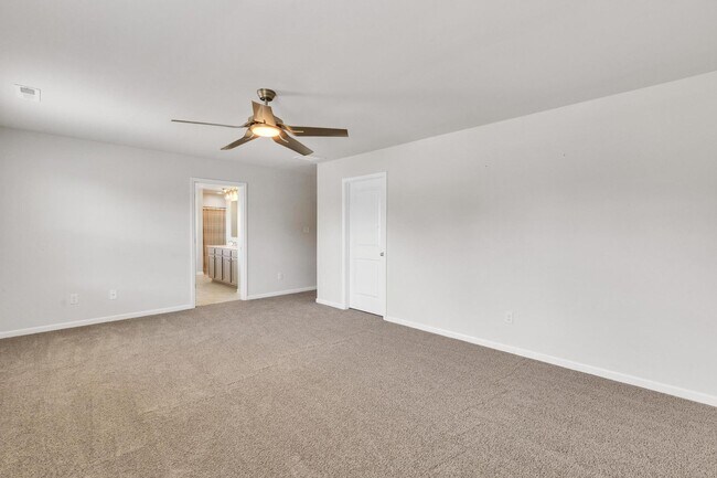 Building Photo - Updated Holly Ridge Home!
