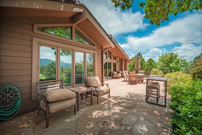 Building Photo - Luxury Living at Camels RIdge