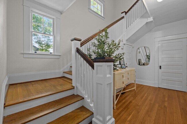 Building Photo - Stunning Historic 4-bedroom home in Trinit...