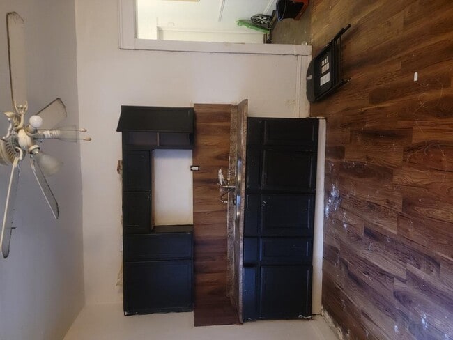 Building Photo - 1087 E 64th St