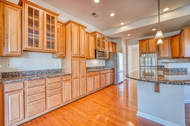 Building Photo - Incredible Home In Gated Community/Simpsonville