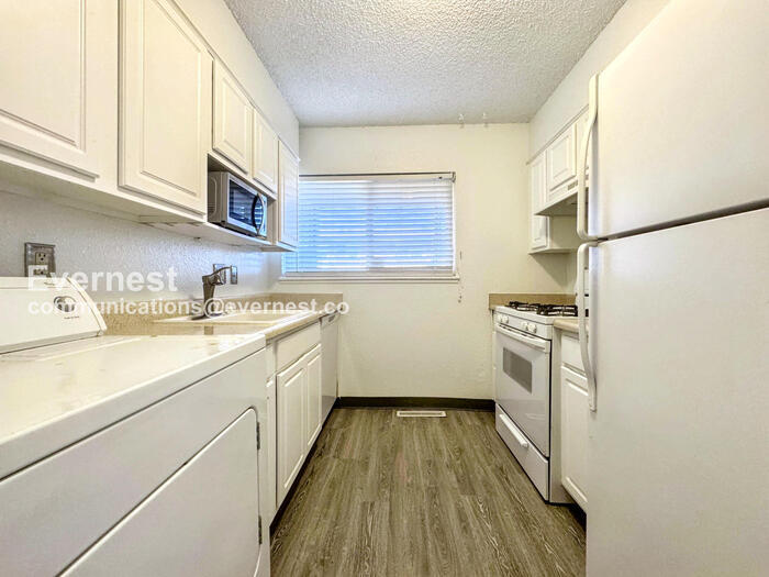 Building Photo - 8003 Wolff St