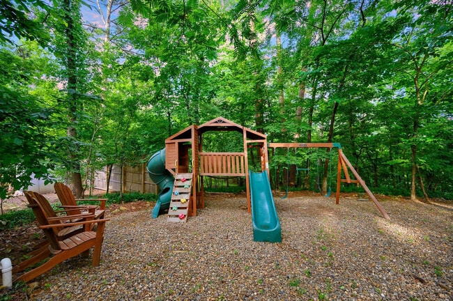 Building Photo - 47 White Pne Rd