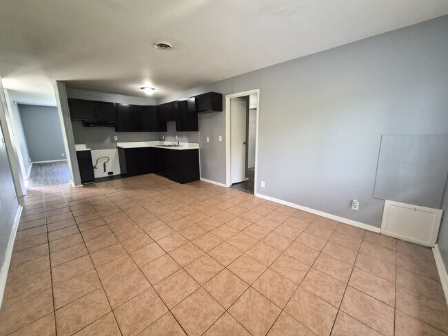 Building Photo - 3921 Malibu Dr