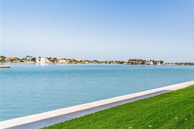 Building Photo - 7560 Bay Island Dr S