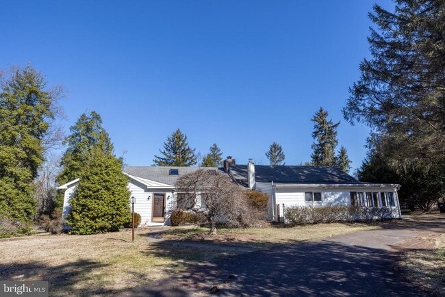 Building Photo - 6106 Lower York Rd