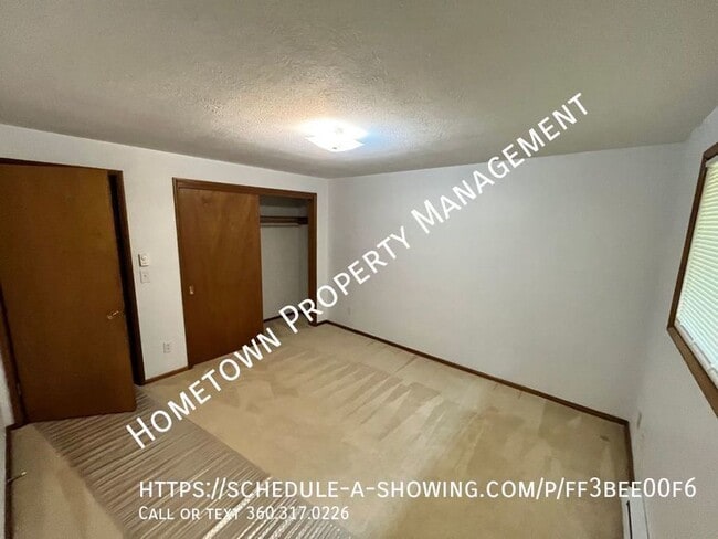 Building Photo - 3 Bedroom Rambler Available now!!