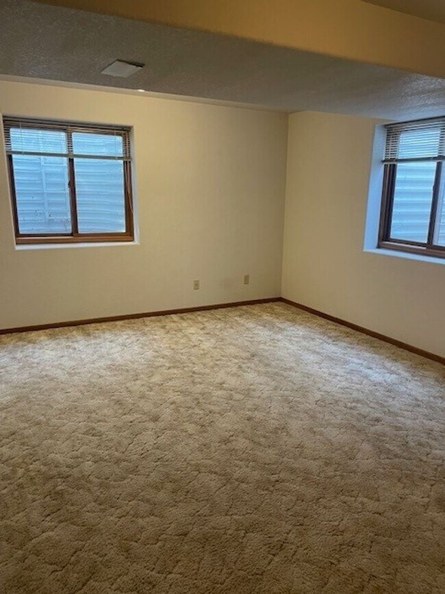 Building Photo - Spacious 3 Bed 3 Bath Townhome with Finished Basement & 2-Car Garage