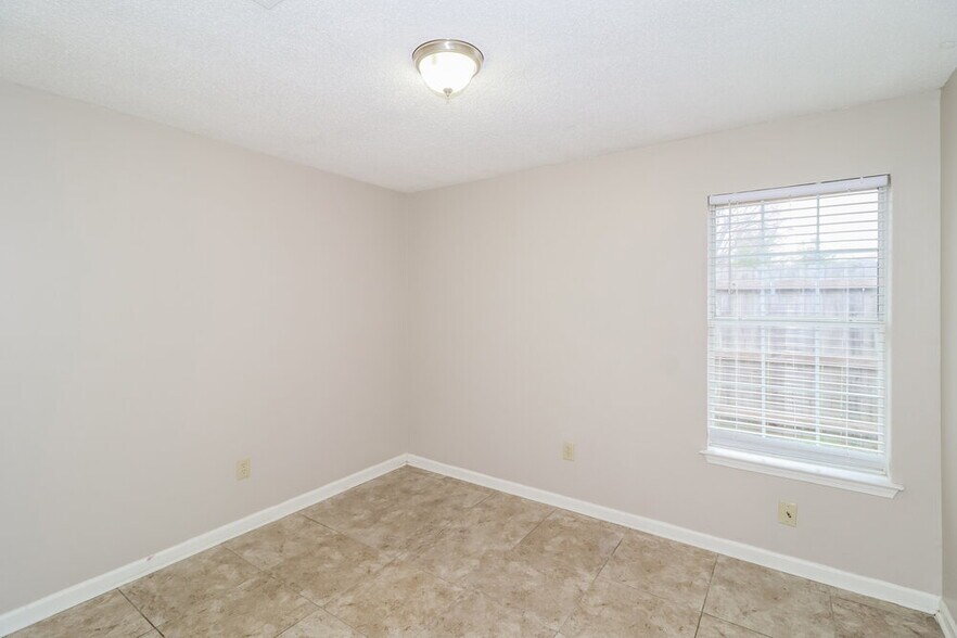 Building Photo - 2612 Appling Glen Dr