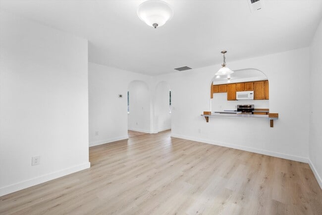 Building Photo - Beautiful 3-Bedroom, 3-Bath Home with a Huge Yard and Ample Parking