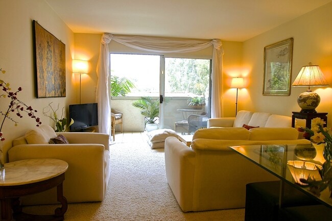 Building Photo - Total Quality Living! This private and qua...