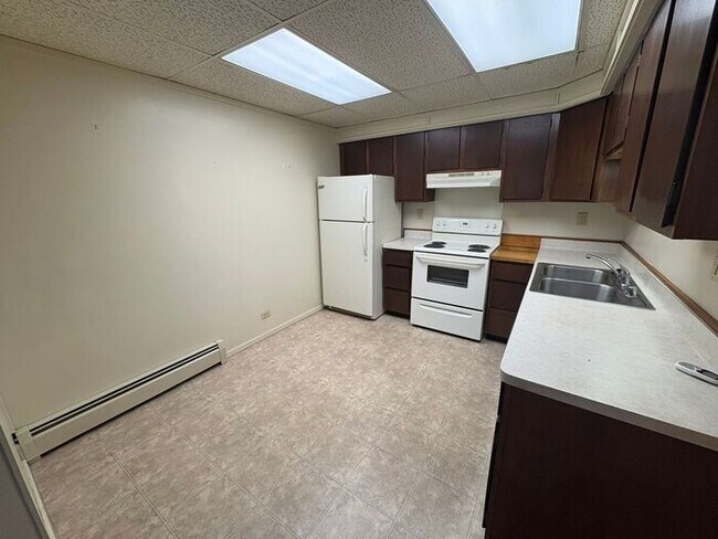 Building Photo - $925 | 2 Bedroom, 1 Bathroom Apartment | Pet Friendly* | Available for Immediate Move In!!