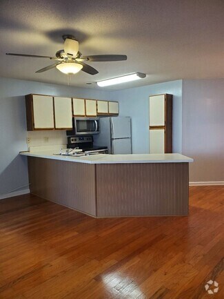 Building Photo - Golf Colony V