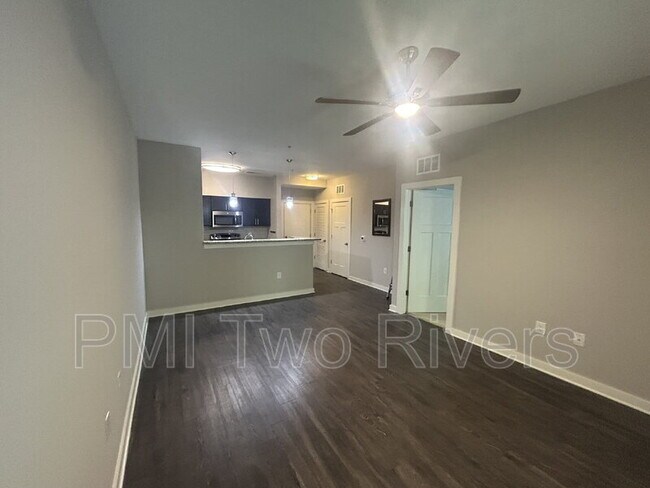 Building Photo - 410 Rosedale Ave