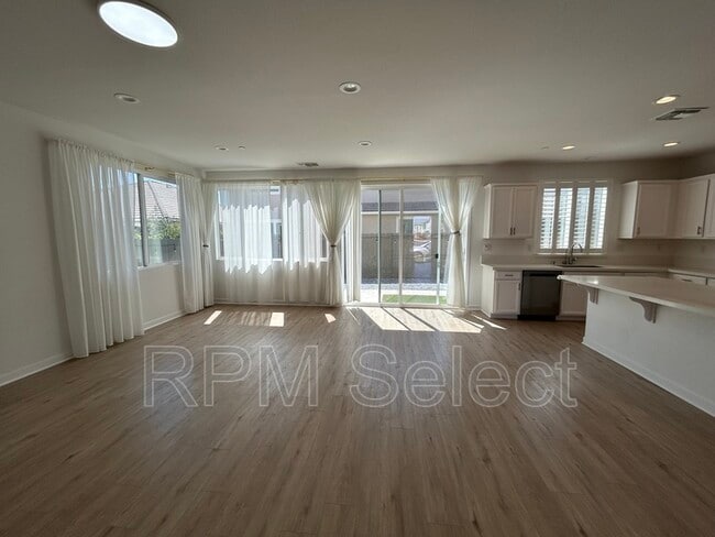 Building Photo - 772 Carnation Dr