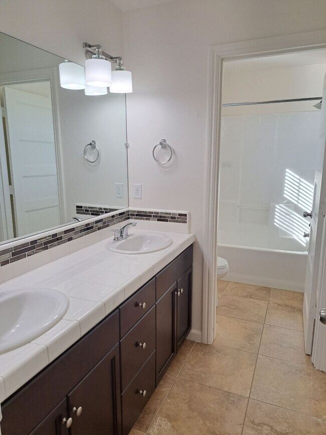 Building Photo - 1504 N Vanguard Way