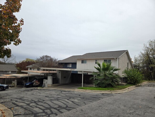 Building Photo - Charming 3BR condo in Austin