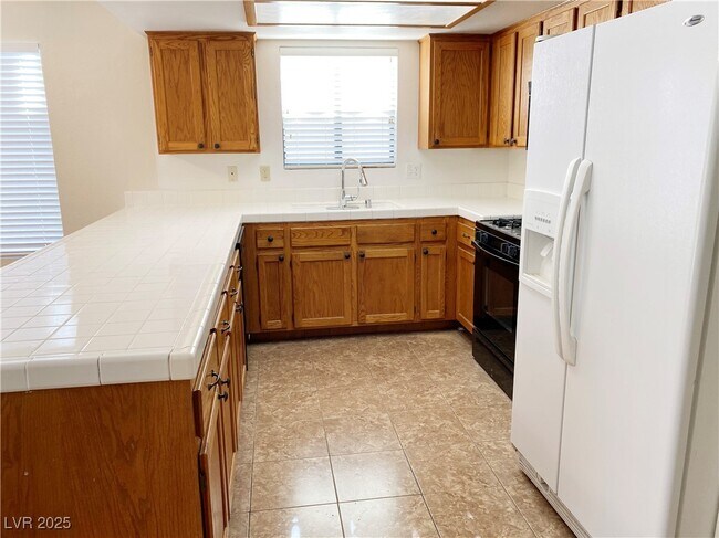 Building Photo - 3008 Ocean View Dr