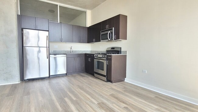 Building Photo - 235 W Van Buren St