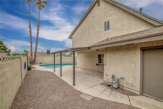 Building Photo - 4431 El Campana Way