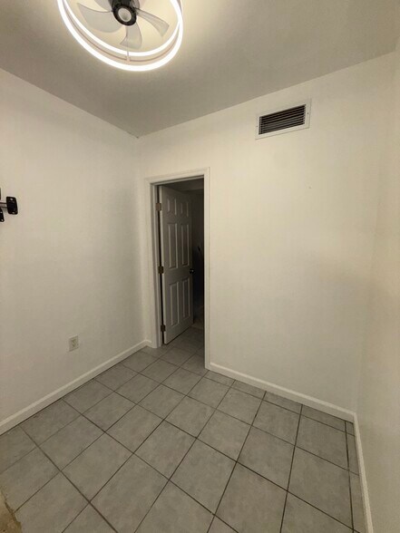 Building Photo - 7615 SW 18th St