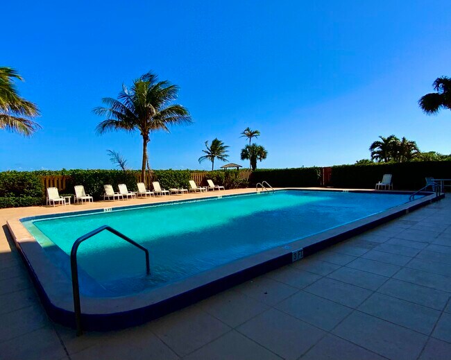 Building Photo - 3200 N Hwy A1A