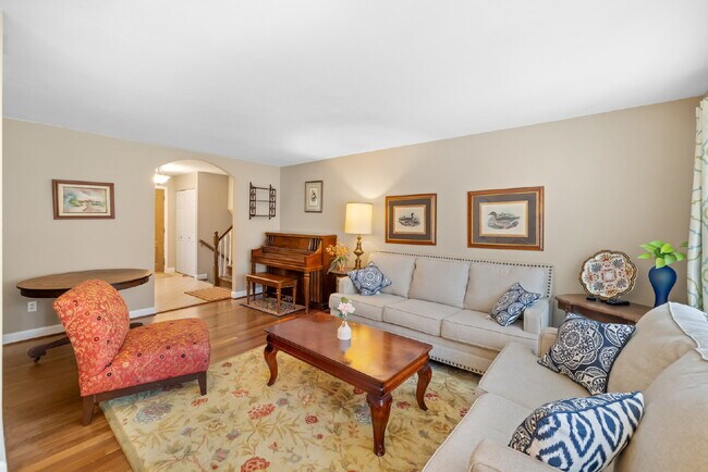 Building Photo - Gorgeous Central Single Family in Heart of Rockville