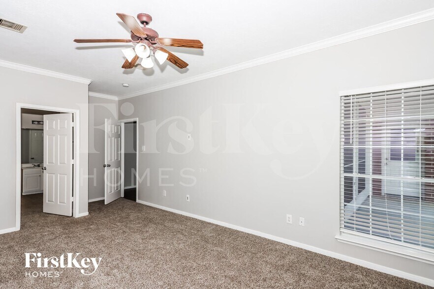 Building Photo - 2540 Pelican Dr